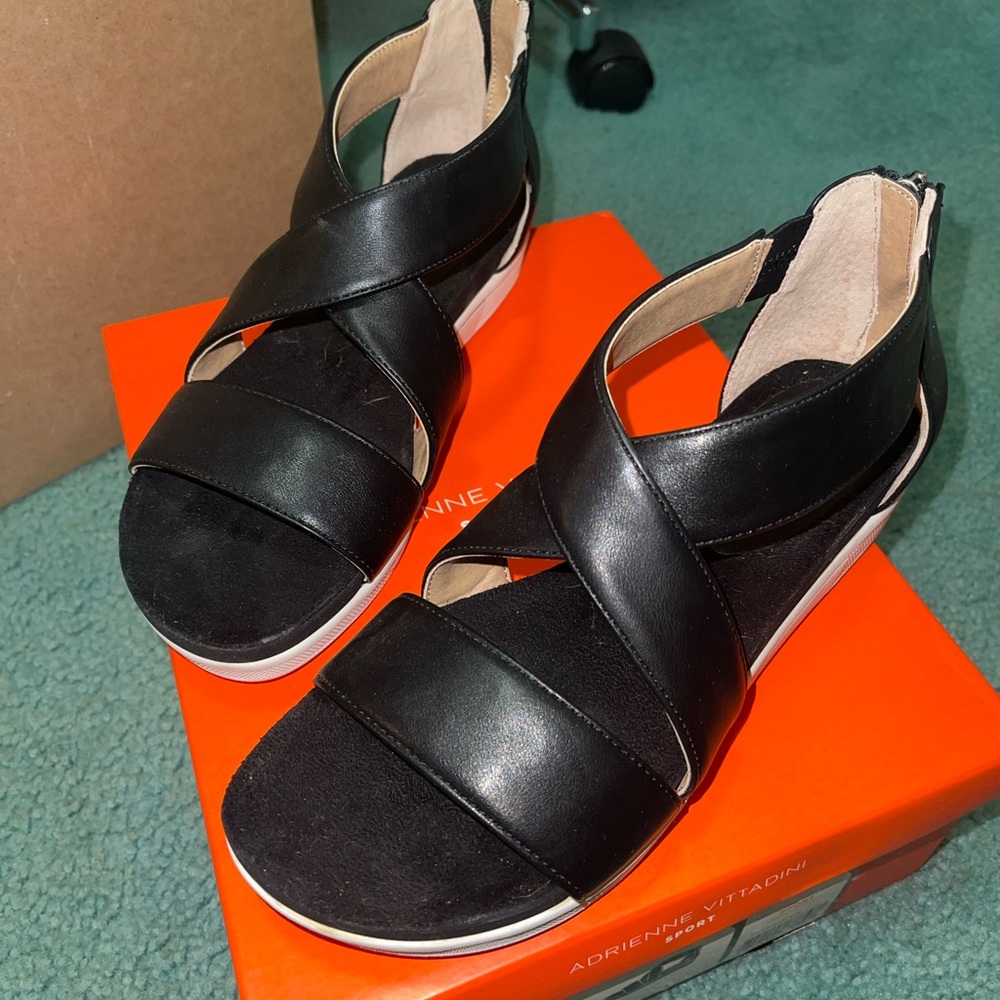 💋Adrienne Vittadini sandals!